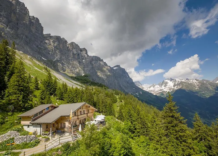 Taelli Huette Gadmen